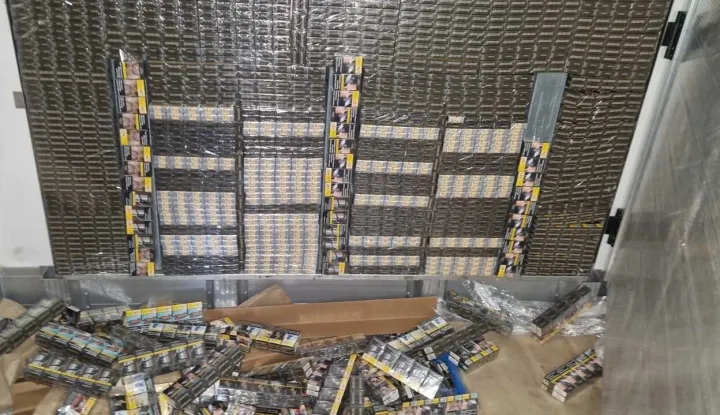 Policijski službenici Postaje granične policije Beli Manastir su 16. siječnja u 3.38 sati na graničnom prijelazu Batina, tijekom obavljanja granične kontrole, izdvojili teretno vozilo s priključnim vozilom turskih nacionalnih oznaka s kojim je kao ulazni putnik u Republiku Hrvatsku upravljao 40-godi&scaron;nji državljanin Turske, za koje je pregledom priključnog vozila uz pomoć policijske opreme utvrđen prijevoz neprijavljene robe.