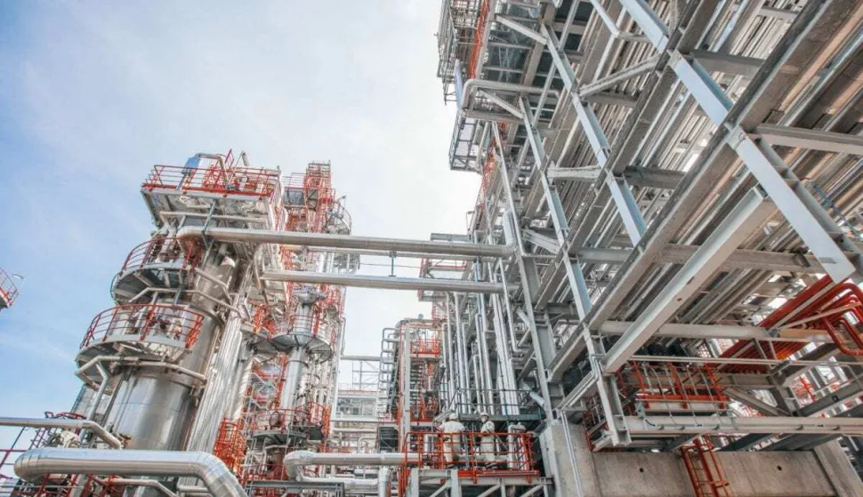 Beograd, 09.01.2026. - Naftna industrija Srbije (NIS) je, nakon "niza sastanaka" od trenutka odobrenja operativne licence, dogovorila isporuku prvih količina sirove nafte za preradu u svojoj rafineriji u Pančevu, doznaje u petak Radio-televizija Srbije u toj kompaniji. Na fotografiji Rafinerija Pančevo. foto HINA/ Press centar NIS/ ml