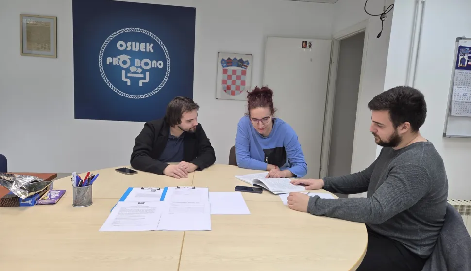 Studenti i profesori Pravnog fakulteta u Osijeku pružaju besplatnu pravnu pomoć već cijelo desetljeće