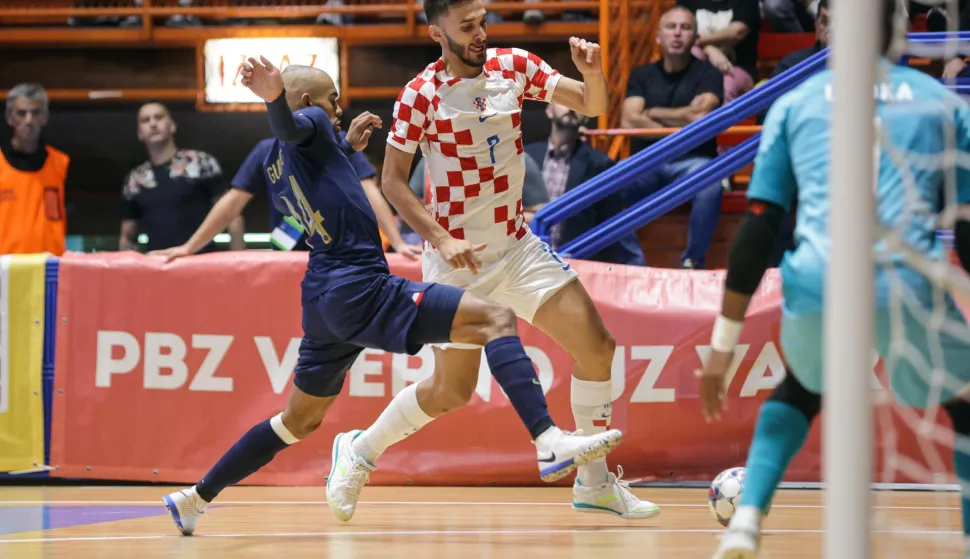 10.10.2023., Dom sportova, Zagreb - Elitno kolo kvalifikacija za FIFA Svjetsko prvenstvo u futsalu, skupina C, Hrvatska - Francuska. Franko Jelovcic, Ouassini Guirio. Photo: Luka Stanzl/PIXSELL