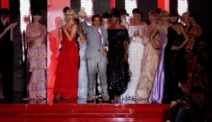 Napustila nas je izuzetna figura u svijetu mode, pamtit ćemo ga po visokoj modi i crvenoj boji