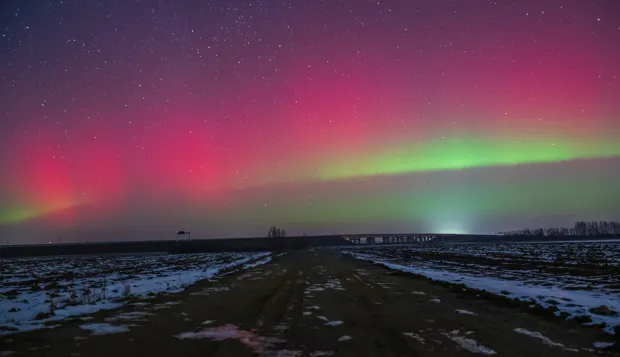 Aurora borealis na nebu iznad Belog Manastira