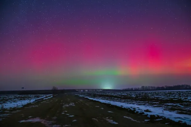 Aurora borealis na nebu iznad Belog Manastira