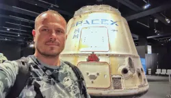 ĐAKOVOĐakovčanin Danko Koči&scaron;, predsjednik đakovačkog Astronomsko-astronautičkog dru&scaron;tva Orion i glavni tajnik nacionalne Jadranske aero-svemirske asocijacije (Adriatic Aerospace Association - A3), koji se upravo vratio sa 7-dnevnog putovanja u SAD, u Los Angeles, gdje je bio u posjetu partnerima u svemirskom sektoruVrativ&scaron;i se iz L. A., u 120 &scaron;kola educirat će o svemiruSIJEČANJ 2025.