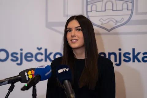 Osijek, 20. 1. 2026., Dodjela stipendija učenicima i studentimaučenica; stipendistica; stipendije; stipendisti; učenici; studenti; obrazovanje; &scaron;kolovanje