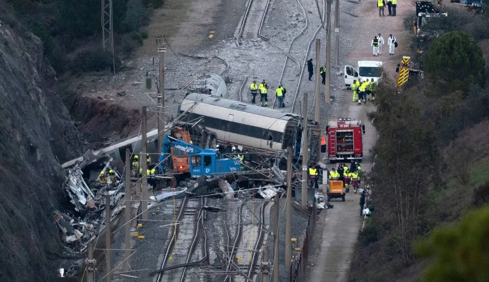 Emergency services and investigators work on the site of a high-speed trains collision that killed at least 42 people, in Adamuz, southern Spain, on January 20, 2026. At least 42 people died and more than 120 injured in the deadliest train accident in Spain in over a decade. The crash happened on January 18 evening when a train operated by rail company Iryo travelling from Malaga to Madrid derailed near Adamuz, crossing onto the other track where it crashed into an oncoming train, which also derailed. (Photo by JORGE GUERRERO/AFP)