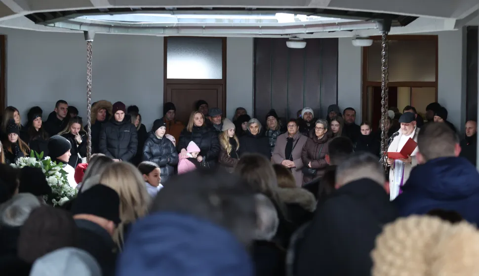 Pokopan Mladen Bartolović na groblju u Nu&scaron;tru