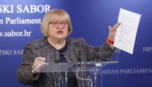 Zagreb, 22.01.2026.- Hrvatski sabor, konferencija za medije Anke Mrak Tarita&scaron; na temu "Reakcija na najavljeni prosvjed prousta&scaron;kog polusvijeta ispred mog stana". Na fotografiji Anka Mrak Tarita&scaron;.foto HINA/ Admir BULJUBA&Scaron;IĆ/ abu