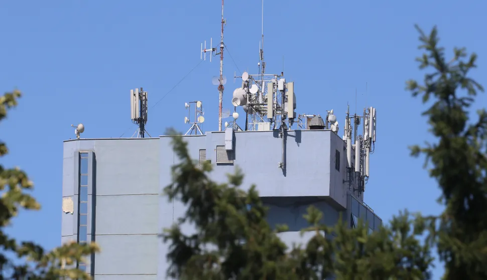 Osijek, 19. 07. 2022, Hotel Osijek. Antene i odasiljaci na krovu hotela Osijek. Slobodnjak.snimio GOJKO MITIĆ
