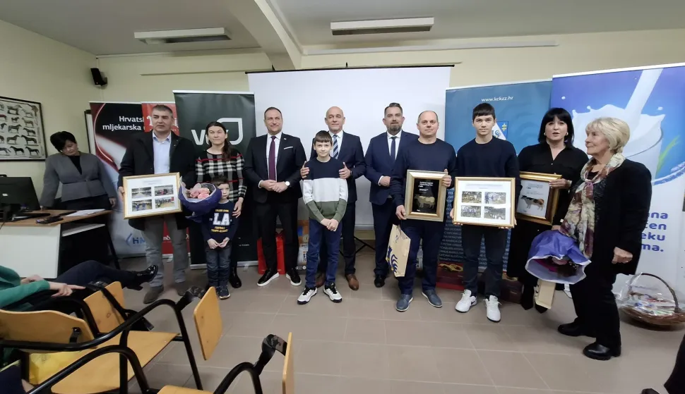 Križevci, 22.01.2026. - U organizaciji Hrvatske mljekarske udruge održalo se nagrađivanje najuzornijih proizvođača mlijeka u Republici Hrvatskoj za 2025. godinu. Plakete nagrađenim proizvođačima mlijeka uručio je potpredsjednik Vlade i ministar poljoprivrede, &scaron;umarstva i ribarstva David Vlajčić. Na fotografiji David Vlajčić. foto HINA/ Ozren &Scaron;PIRANEC/ tm