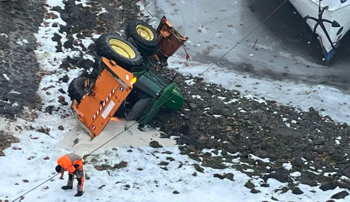 Unikomov traktor zavr&scaron;io u Zimskoj luci