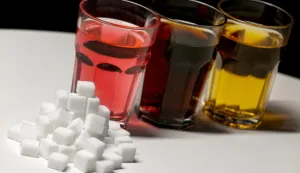 (ATTENTION EDITORS: EMBERGOED UNTIL 24 AUGUST 2016 ˇ 11AM) ILLUSTRATION - Three glasses filled with lemonade, coke and energy drink stand on a desk next to sugar cubes in Berlin, Germany, 23 August 2016. Photo: Monika Skolimowska/dpa