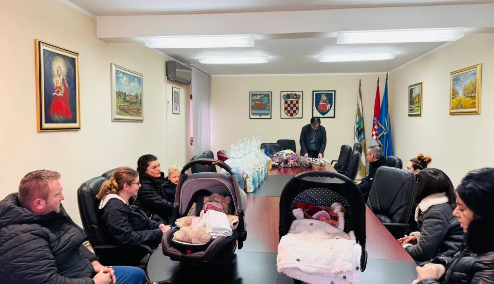 NI&Scaron;TAR - SOCIJALNA DAVANJA, 2025. BEBE