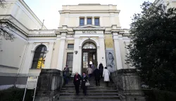 01.02.2020., Sarajevo, Bosna i Hercegovina - Povodom 132. rodjendana Zemaljskog muzeja otvorena je soba Sarajevske hagade. Sarajevska hagada je zidovski rukopisno-oslikani kodeks koji je nastao u drugoj polovini 14. stoljeca na sjeveru Spanjolske. U Bosnu i Hercegovinu donijeli su je protjerani Sefardi. Ova hagada pripada skupini sefardskih hagada, a njih je u cijelom svijetu sacuvano ukupno 15. Na hebrejskom jeziku hagada je prica i smatra se jednom od najljepsih knjiga ove vrste. Hagada je u ratu sacuvana u jednoj od dzamija na Bjelasnici a prije toga, pripadala je sarajevskoj jevrejskoj porodici Kohen.rPhoto: Armin Durgut/PIXSELL