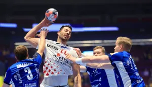 Croatia's left back #11 Zvonimir Srna (C) vies during the men's EHF Euro 2026 main round handball match Iceland v Croatia in Malmoe, Sweden, on January 23, 2026. (Photo by Andreas Hillergren/TT/TT NEWS AGENCY/AFP)/Sweden OUT