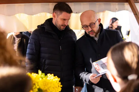 Osijek, 24. 1. 2026., Dan mimozaVlatko Kopić; Ivan Radić; dan mimoza; mimoze; zdravlje; HPV; dan borbe protiv raka maternice