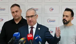 Vukovar, 24.01.2026. - Prostorije Domovinskog pokreta Vukovar. Potpredsjednik Vlade i ministar poljoprivrede, &scaron;umarstva i ribarstva David Vlajčić, predsjednik vukovarskog Domovinskog pokreta Dario Ti&scaron;ov i zamjenik vukovarsko-srijemskog župana te predsjednik DP-a Vukovarsko-srijemske županije Darko Dimić održali konferenciju za novinare o aktualnoj situaciji u Gradu Vukovaru i razvojnim projektima. Na fotografiji David Vlajćić, Darko Dimić, Dario Ti&scaron;ov.foto HINA/Gordan PANIĆ/ gp