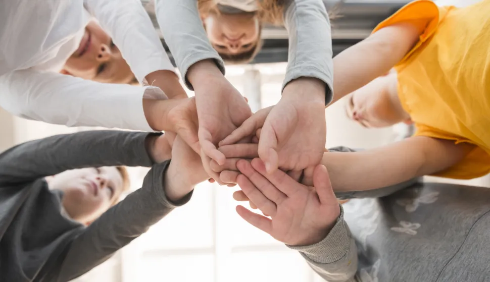 Children Teamwork djeca vrtić ilustracija freepik