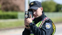 snimio Davor KIBEL, Osijek, 21.04.2016. Gacka ulica, policija kontrolira brzinu vonje, kontrola brzine, brzina, vonja, patrola na cesti, organizirana akcija kontrole, ograničenje, brza vonja
