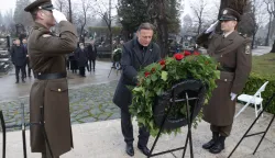 Zagreb, 26.01.2026.- Izaslanstva Vlade i Hrvatskoga sabora sudjelovala su u obilježavanju Međunarodnog dana sjećanja na žrtve Holokausta te položiti vijence na Židovskom groblju ispred skulpture "Mojsije" na Mirogoju. Na fotografiji Gordan Jandroković.foto HINA/ Admir BULJUBA&Scaron;IĆ/ abu