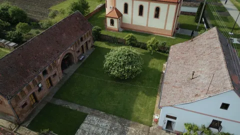 pogled u dvori&scaron;te