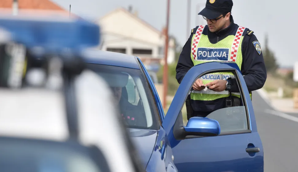 U Vrpolju započela 24-satna akcija nadzora brzine u prometu 03.04.2019., Vrpolje - Temeljem plana organizacije TIPSOL mreze prometne policije drzava Europe odrzava se 24-satna akcija nadzora brzine na podrcju cijele Republike Hrvatske, te jos 20 drzava Europe.rPhoto: Hrvoje Jelavic/PIXSELL 