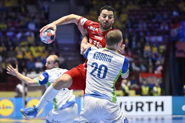 Croatia's left back #11 Zvonimir Srna (C) and Slovenia's wing #20 Tilen Kodrin vie for the ball during the men's EHF Euro 2026 main round handball match Slovenia v Croatia in Malmoe, Sweden, on January 27, 2026. (Photo by Johan Nilsson/TT/TT NEWS AGENCY/AFP)/Sweden OUT