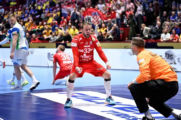 Croatia's centre back #33 Luka Cindric (C) celebrates a goal during the men's EHF Euro 2026 main round handball match Slovenia v Croatia in Malmoe, Sweden, on January 27, 2026. (Photo by Johan Nilsson/TT/TT NEWS AGENCY/AFP)/Sweden OUT