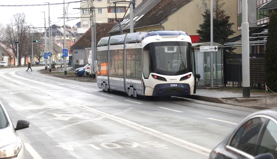 Osijek, 28. 01. 2026., Ulica J. J. Strossmayera, zavr&scaron;na konferencija, niskopodni tramvaji, niskopodni tramvaj, vožnja, vožnja tramvajem, tramvajSNIMIO BRUNO JOBST