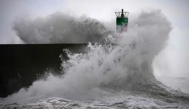 TOPSHOT - A big wave crashes against the pier at the port of A Guarda, northwestern Spain, on January 23, 2026. Depression Ingrid is expected to bring snow, torrential rain, and icy winds to Spain today as extreme weather and a sharp temperature drop are expected. (Photo by Miguel RIOPA/AFP)
