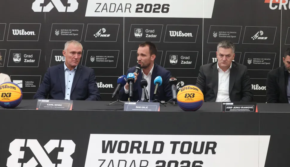 Zadar, 28.01.2026. - Konferenciju za novinare povodom najave FIBA 3x3 World Tour Zadar 2026, sportskog događaja kojem će Zadar biti domaćin od 14. do 17. svibnja 2026. godine. Riječ je o jednom od najznačajnijih međunarodnih sportskih događanja u Hrvatskoj koji pozicionira Zadar i Hrvatsku kao relevantne destinacije za organizaciju suvremenih sportskih događanja te jača međunarodnu vidljivost hrvatskog sporta.Na fotografiji: Kamil Novak, &Scaron;ime Erlić, Josip Jerko Vranković, Foto HINA/Zvonko KUCELIN
