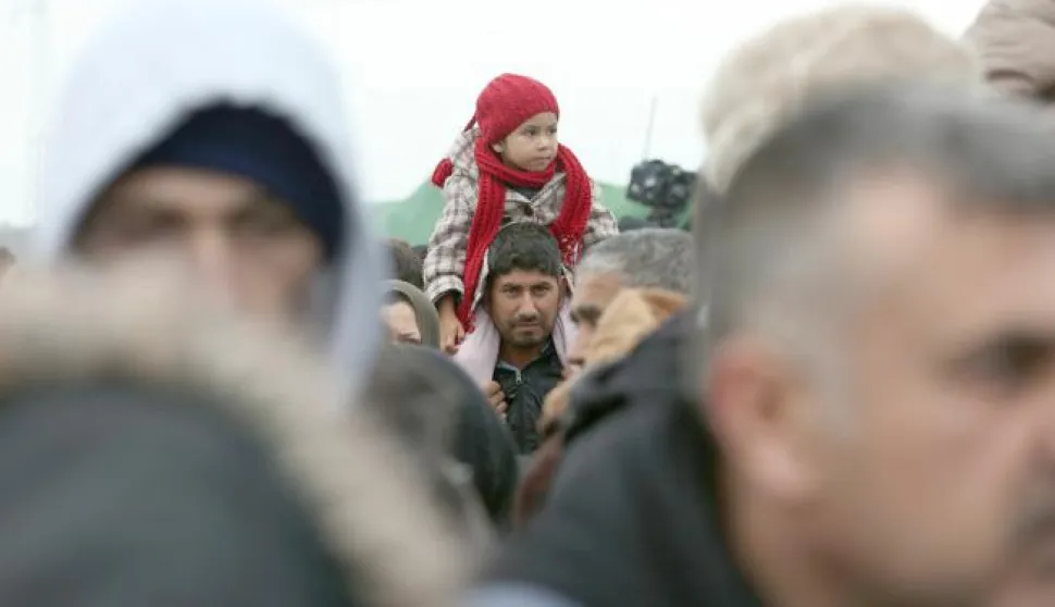 Opatovac, Hrvatska, 24.09.2015. Tijekom dana u privremeni izbjeglicki kamp u Opatovcu stize stotine izbjeglica. Photo: Davor Kibel/Glas Slavonije/Pixsell