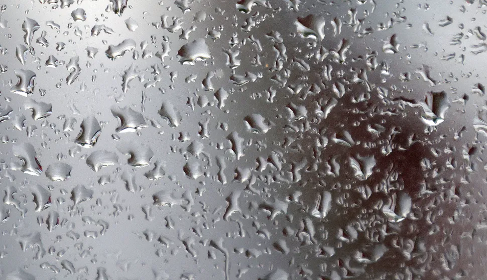 Osijek, 08. 07. 2025., slobodnjak; slobodnjaci; ki&scaron;a, nevrijeme, kapi ki&scaron;e na prozoru; ilustracijaSNIMIO BRUNO JOBST