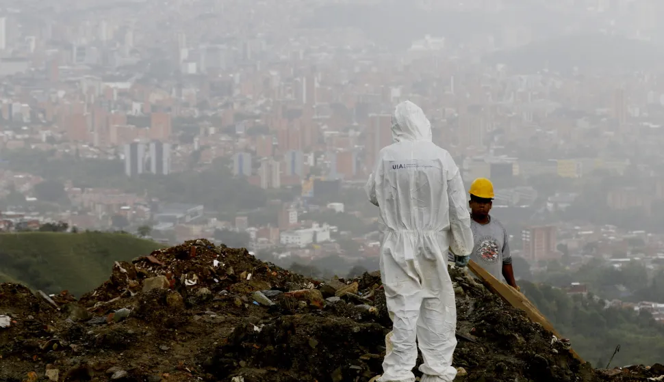 epaselect epa11794369 A member of the Unit for the Search for Missing Persons (UBPD) participates in a forensic operation in 'La Escombrera' in Medellin, Colombia, 26 December 2024. On 19 December, the Special Jurisdiction for Peace (JEP) and the Missing Persons Search Unit (UBPD) announced the discovery of human remains, and since then more discoveries have occurred. Organizations representing relatives of people who disappeared during the armed conflict between 2001 and 2004 in the Comuna 13 sector of Medellin, have been calling for 'La Escombrera', one of the largest open air rubbish heaps in Colombia, to be investigated as a clandestine burial site. EPA/STR