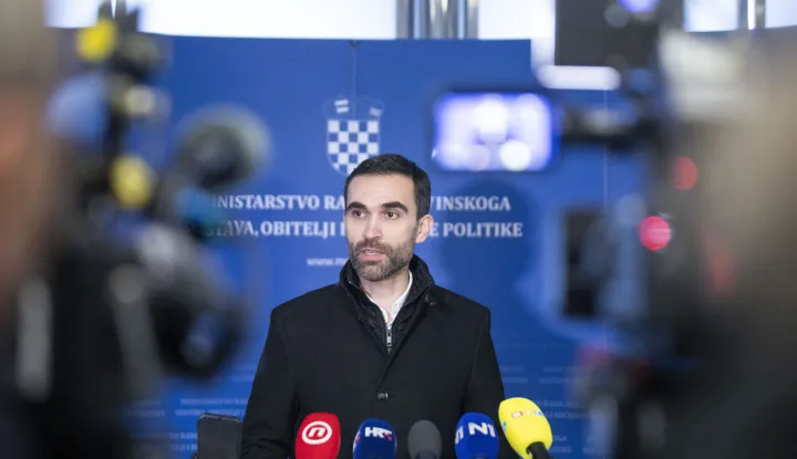 Zagreb, 27.01.2026 - Izjava Matije Kroflina nakon sedmog sastanaka pregovaračkih odbora Vlade RH i predstavnika sindikata javnih službi o sklapanju dodatka Temeljnom kolektivnom ugovoru. Na fotografiji Matija Kroflin. foto HINA/ Daniel KASAP/ dk