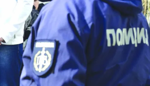 14.03.2016., Beograd, Srbija - Na Visem sudu, saslusavanjem svjedoka nastavljen je postupak pravne rehabilitacije Milana Nedica, predsjednika pronacisticke Vlade Srbije za vrijeme okupacije u Drugom svjetskom ratu. Pod nadzorom policije pristase i protivnici rehabilitacije Nedica skandiraju i razmjenjuju uvrede. Photo: Srdjan Ilic/PIXSELL------1 stupac colornovosti