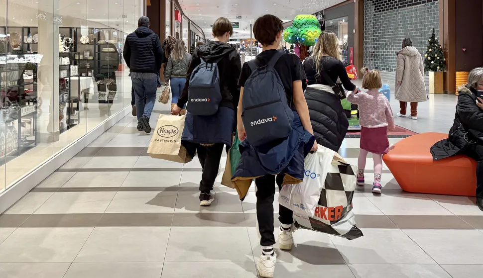 Osijek, 03. 12. 2025., Portanova, kupovina, božićna kupovina, božićni shopping, shopping, kupovna moć, sniženje, zimsko sniženje, kupovna moć, otvorene trgovine, otvorena trgovina, shopping groznica, ilustracijaSNIMIO BRUNO JOBST