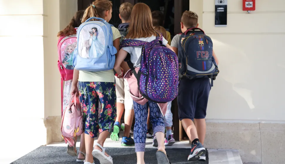 Zagreb, 05.09.2022. - Nakon ljetnih praznika danas za osnovno&scaron;kolce i srednje&scaron;kolce počela nastava. foto HINA/ Admir BULJUBA&Scaron;IĆ/ abu