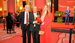 MAGAZIN INA KINA Predsjednik_Hrvatsko-kineskog_drustva_prijateljstva__prof_mr_sc__Branko_Balon__Veleposlanik_Narodne_Republike_Kine__Nj__Eksc__Qi_Qianjin_i_Ina_Stasevic