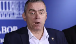 Zagreb, 24.09.2025 - Konferencija za medije Kluba zastupnika Domovinskog pokreta na kojoj su Stipo Mlinarić i Ivica Kukavica govorili o svinjskoj kugi Baranji. Na slici Stipo Mlinarić.foto HINA/ Damir SENČAR/ ds