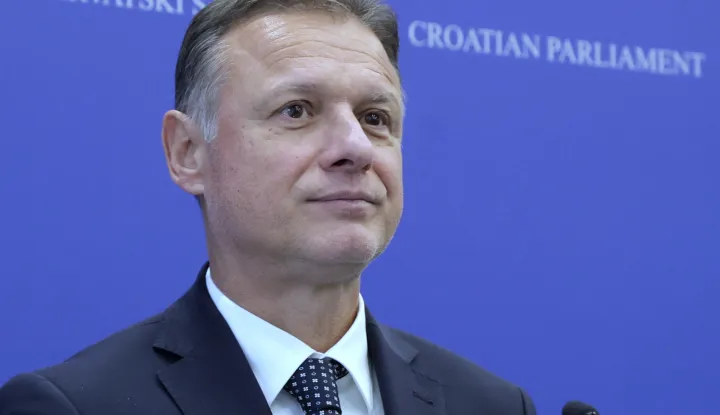 Zagreb.22.12.2025.- Održana je sjednica Predsjedni&scaron;tva Hrvatskoga sabora s predstavnicima Klubova zastupnika kojom je predsjedao predsjednik Hrvatskoga sabora Gordan Jandroković.Naslici Gordan Jandroković daje izjavu nakon sjednice.Foto HINA/Tomislav Pavlek/ tp