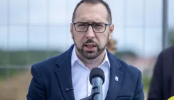 Zagreb, 17.6.2025 - Gradonačelnik Grada Zagreba Tomislav Toma&scaron;ević (na slici) i zamjenici gradonačelnika Danijela Dolenec i Luka Korlaet obi&scaron;li su radove na izgradnji produžetka Ulice Klin i održali redovnu konferenciju za medije. Foto Hina/ Dario GRZELJ/ dag