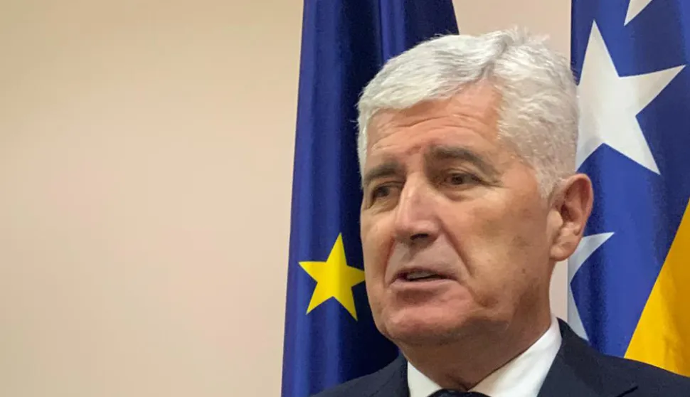 Mostar, 07.11.2025. - Predsjednik Hrvatskog narodnog sabora BiH Dragan Čović rekao je u petak da u Mostaru da bi bilo "naivno" propustiti priliku za pro&scaron;irenje koju je EU ponudila zemljama zapadnog Balkana. foto HINA/ Zoran Kre&scaron;ić/ ml