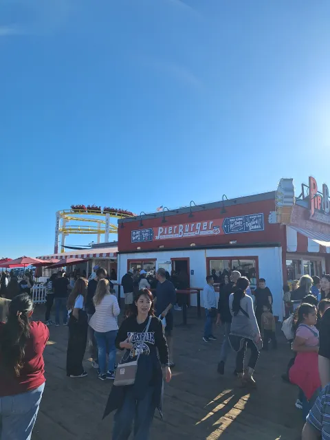 U Santa Barbari nema C.C.-ja, Malibu je bez Charlieja, Mitch nije na kontrolnom tornju