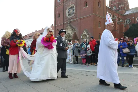 Đakovo, 22. 02. 2025, 31. Đakovački bu&scaron;ari, povorka i predaja ključeva grada.snimio GOJKO MITIĆ