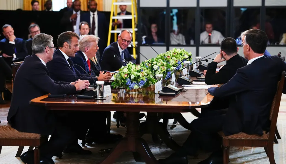 epa12308654 United States President Donald J Trump (C) makes remarks next to British Prime Minister Keir Starmer (L), French President Emmanuel Macron (2L) and German Chancellor Friedrich Merz (4L) during a Multilateral Meeting with European Leaders in the East Room of the White House in Washington, DC, USA, 18 August 2025. European Leaders are at the White House in support of President Zelenskyy following President Trump's meeting with President Vladimir Putin of Russia in Anchorage, Alaska, USA, on August 15, 2025. EPA/AARON SCHWARTZ/POOL