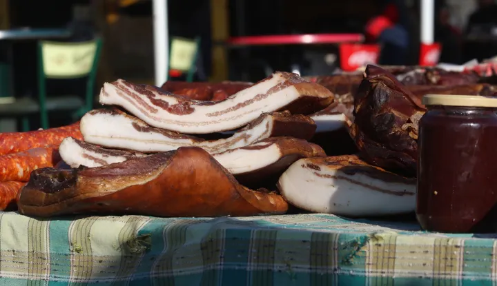 Osijek, 08. 01. 2023, Cepinska, Ulica Sv. Leopolda Bogdana Mandica. Autotrznica, prva otkako je uveden euro.snimio GOJKO MITI?