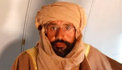FILE PHOTO: Saif al-Islam Gaddafi is pictured sitting in a plane in Zintan November 19, 2011. REUTERS/Ismail Zitouny/File Photo Photo: ISMAIL ZETOUNI/REUTERS