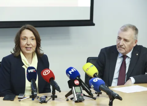 Zagreb, 04.02.2026. - Na konferenciji za medije prezentirani najnoviji rezultati Registra za rak o epidemiologiji raka u Hrvatskoj. Na fotografiji Irena Hrstić, Krunoslav Capak. foto HINA/ Lana SLIVAR DOMINIĆ/ lsd