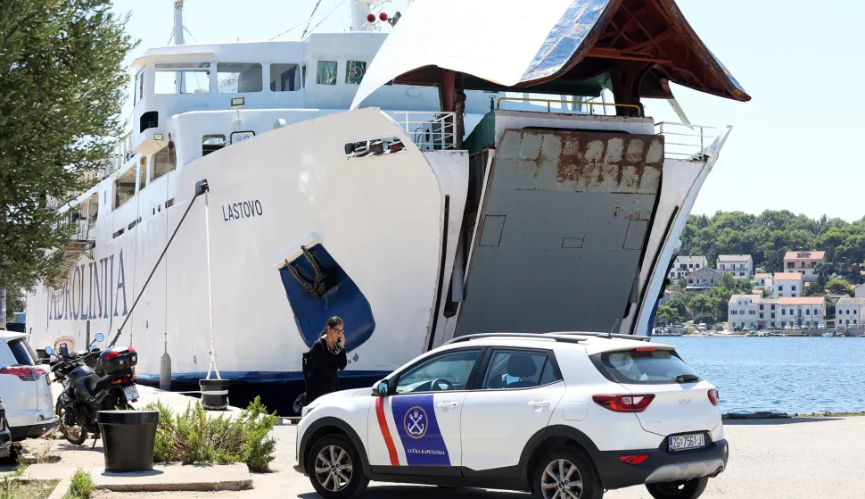 12.08.2024., Mali Losinj - U padu ulazne rampe trajekta&nbsp;Lastovo&nbsp;u trajektnom&nbsp;pristanistu u Malom Losinju trojica mornara Jadrolinije su poginula, a jedan je tesko ozlijedjen. Photo: Nel Pavletic/PIXSELL